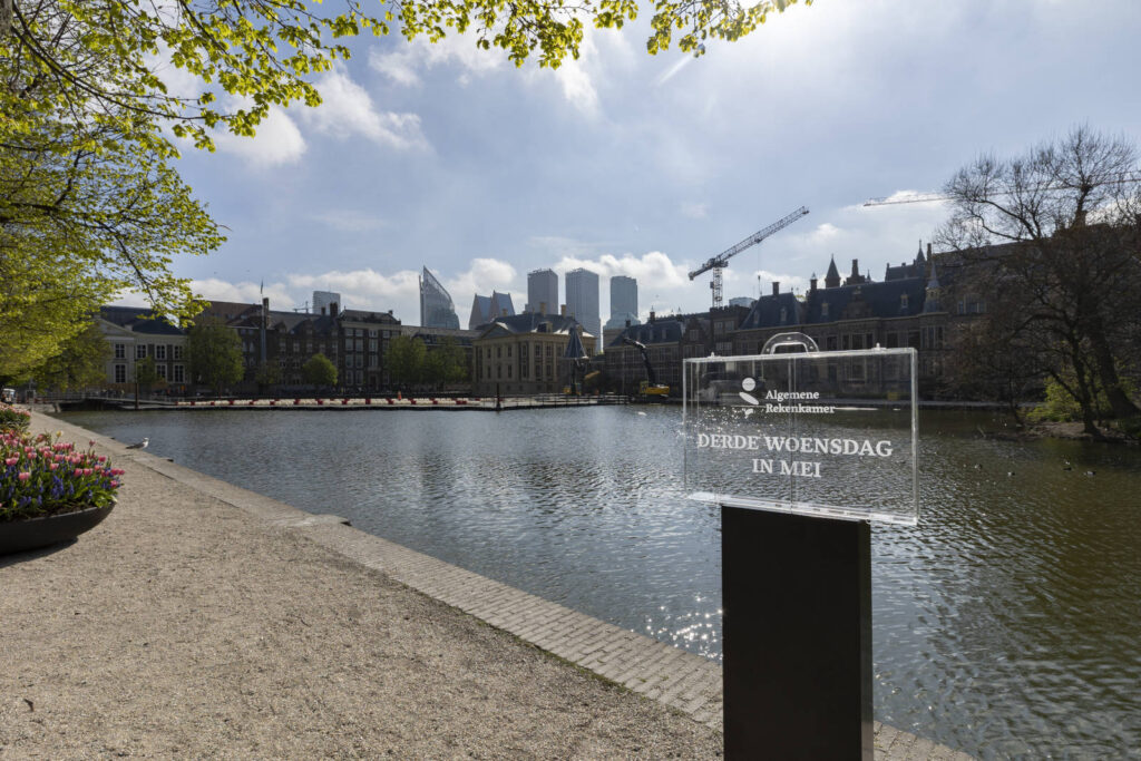 Transparant-koffertje-'Derde-woensdag-in-mei'-van-de-Algemene-Rekenkamer